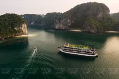 Exploring the beauty of Lan Ha Bay 