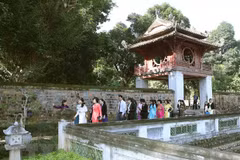 Smart tourism - a lever to develop Hanoi’s non-smoke industry