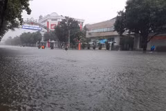 Ha Tinh to relocate 45,000 residents from flooded areas