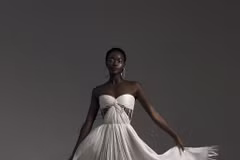 Vietnamese designer introduces new collection at London Fashion Week