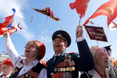 Vietnamese leaders congratulate Russian counterparts on Victory Day 