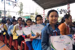 Flood-affected school students get scholarships