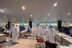Health official checks COVID-19 prevention at Noi Bai int’l airport