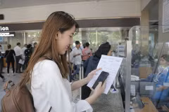 HCM City’s hospitals switch to cashless payment