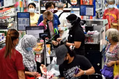 Singapore’s retail sales continue to drop 