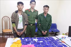 Son La: two drug dealers caught red handed