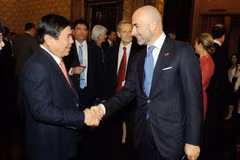 HCM City’s leaders meet with foreign representative agencies
