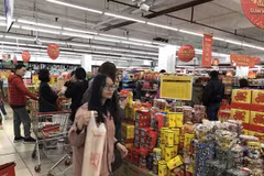 Retailers rush to expand market share