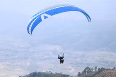 Putaleng paragliding tourney opens in Lai Chau