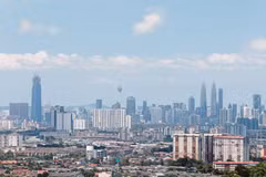 Malaysia promotes cheap sales to spur economic growth