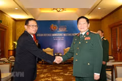 Defence Minister receives Indonesian army official 