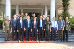 Governors of Cambodian provinces extend New Year greetings to Long An