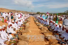Binh Thuan: Cham Bani people celebrate Ramuwan festival