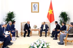 PM Nguyen Xuan Phuc welcomes Special Advisor to Japanese Cabinet