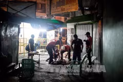 Blast in Manila injures 11 people