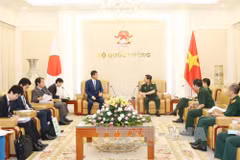 Defence minister discusses cooperation with Shinzo Abe aide
