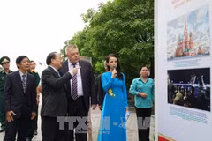 Photo exhibition highlights Vietnam-Russia friendship 