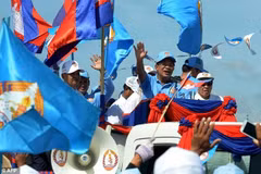 Cambodian PM joins election campaign for first time