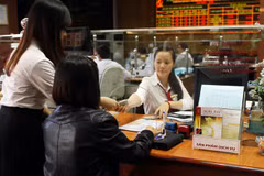 Deputy PM signs no-cash policy