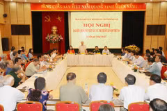 Party chief meets with Hanoi voters