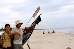 Students in central coastal provinces drop out to work at sea