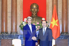 President urges Kerry to continue backing Vietnam-US ties