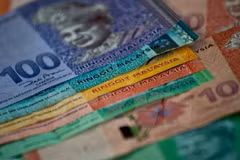 Malaysia considers taking measures to stablise ringgit