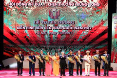 400 role models nationwide commended at Hanoi ceremony