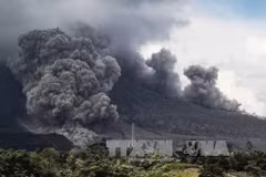 Indonesia's Sinabung volcano erupts again