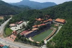 Quang Ninh encourages investors in tourism development 