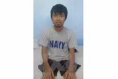 Embassy representative visits sailor rescued in Philippines