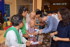 Vietnamese firm active in charitable work in Cambodia