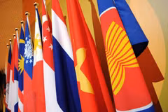 ASEAN looks towards stronger group 