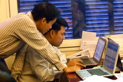 VN stocks rise further on energy