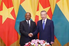 Party General Secretary and President of Vietnam To Lam (R) and Guinea-Bissau President Umaro Sissoco Embaló meet in Hanoi September 6. (Photo: VNA)