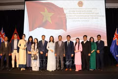 Participants pose for a group photo at the ceremony (Photo: VNA)