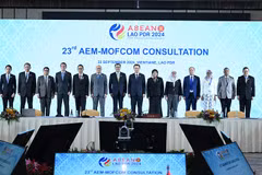 At the 23rd ASEAN Economic Ministers - China Ministry of Commerce Consultation (AEM-MOFCOM) on September 22 in Vientiane, Laos. (Photo: VNA)
