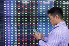 The Ministry of Finance is expected to announce this week the final draft of the circular related to upgrading the stock market. (Photo: baochinhphu.vn)