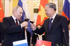 President To Lam (R) hosts a banquet in Hanoi on June 20 evening in honour of Russian President Vladimir Putin. (Photo: VNA)