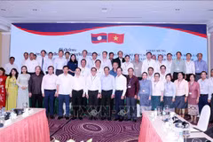 HCM City and Lao participants of the meeting pose for a group photo (Source: VNA)