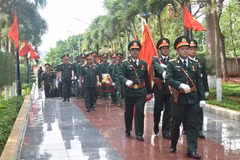 At the memorial and burial service for the remains of 27 Vietnamese volunteer soldiers and experts held in Dak Lak on May 22. (Photo: VNA)