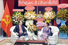 HCM City leaders extend greeting to Lao diplomats on Bunpimay