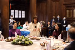 Vice President hosts tea party for visiting Greek President 