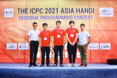 Students top global programming challenge