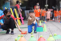 State leader visits disabled children in Hanoi