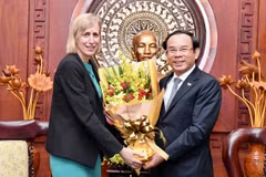 HCM City leader pledges favourable conditions for better Vietnam-US relations