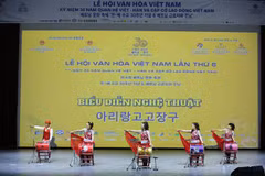 Vietnam holds culture festival, meeting with workers in Korean region