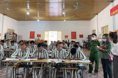 Special class at Yen Ha prison helps inmates out of illiteracy