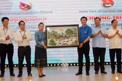 Youth unions of Laos and Ha Nam province talk cooperation