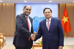 PM suggests Singaporean firms expand investments in Vietnam